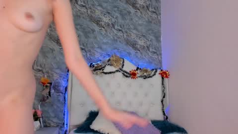 Snapshot of camillen_pettid chatting on January 5, 2025, 1:56 am C A M I L L E N Help me get to the top online show from January 5, 2025, 1:56 am