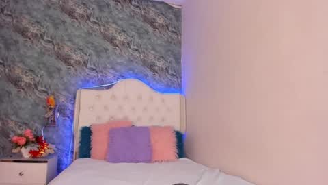 Snapshot of camillen_pettid chatting on January 12, 2025, 9:29 pm C A M I L L E N Help me get to the top online show from January 12, 2025, 9:29 pm