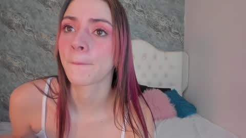 Snapshot of camillen_pettid chatting on January 18, 2025, 7:48 pm C A M I L L E N Help me get to the top online show from January 18, 2025, 7:48 pm