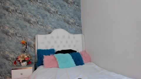 Snapshot of camillen_pettid chatting on January 21, 2025, 8:00 pm C A M I L L E N Help me get to the top online show from January 21, 2025, 8:00 pm