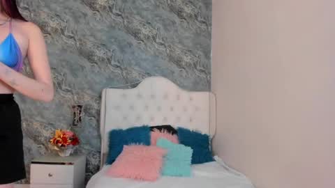 Snapshot of camillen_pettid chatting on January 23, 2025, 7:29 pm C A M I L L E N Help me get to the top online show from January 23, 2025, 7:29 pm