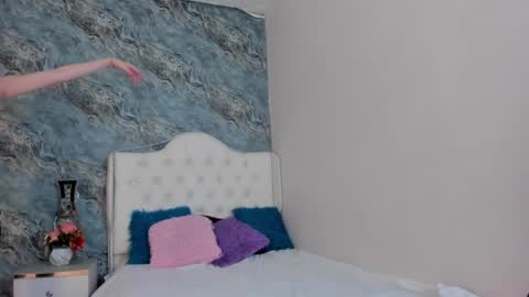 Snapshot of camillen_pettid chatting on January 31, 2025, 9:26 pm C A M I L L E N Help me get to the top online show from January 31, 2025, 9:26 pm