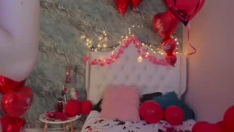 Snapshot of camillen_pettid chatting on February 14, 2025, 1:56 am C A M I L L E N Help me get to the top online show from February 14, 2025, 1:56 am