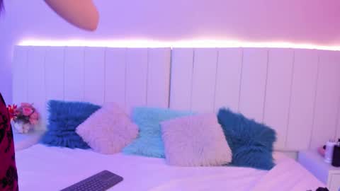 Snapshot of camillen_pettid chatting on October 8, 2025, 10:07 pm C A M I L L E N Help me get to the top online show from October 8, 2025, 10:07 pm