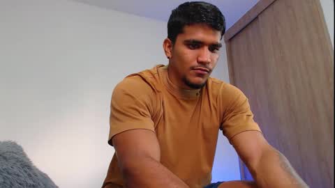 camilo_contre21 online show from November 24, 2025, 9:14 pm