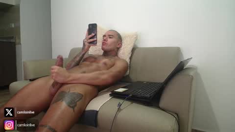 Snapshot of camiloinlive chatting on October 28, 2025, 1:42 am camiloinlive online show from October 28, 2025, 1:42 am