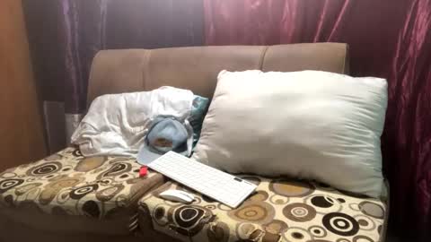 camivaron online show from February 8, 2025, 9:56 am