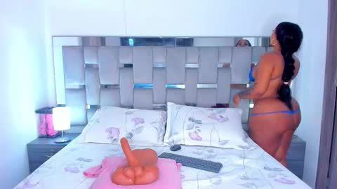 Camila online show from January 15, 2026, 4:22 pm