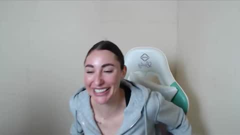 Snapshot of cammila_horn chatting on October 22, 2025, 7:52 am cammila horn online show from October 22, 2025, 7:52 am