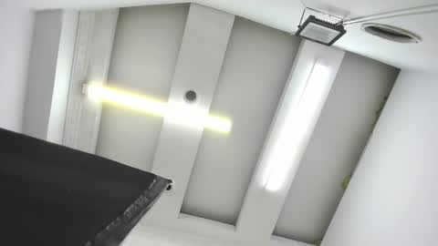 Candelabrown  online show from November 29, 2025, 3:31 am