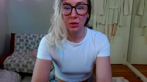 Snapshot of candicamgirl chatting on April 7, 2026, 3:34 pm MissCandiJones online show from April 7, 2026, 3:34 pm