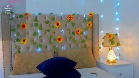 Snapshot of candiegilson__ chatting on March 6, 2025, 5:43 pm Candie online show from March 6, 2025, 5:43 pm