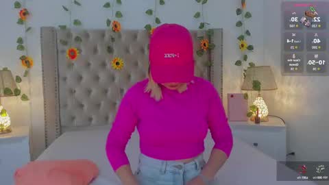 Snapshot of candiegilson__ chatting on September 22, 2025, 12:18 pm Candie online show from September 22, 2025, 12:18 pm