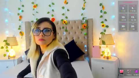 Snapshot of candiegilson__ chatting on September 28, 2025, 12:43 pm Candie online show from September 28, 2025, 12:43 pm