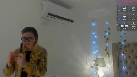 Snapshot of candiegilson__ chatting on October 1, 2025, 11:16 am Candie online show from October 1, 2025, 11:16 am