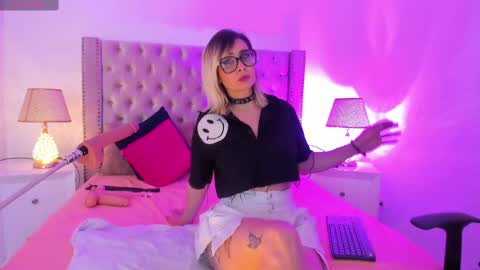 Snapshot of candiegilson__ chatting on October 14, 2025, 12:50 pm Candie online show from October 14, 2025, 12:50 pm