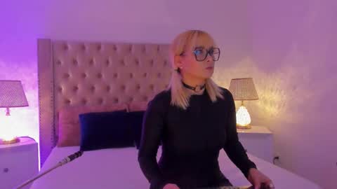 Candie  online show from January 18, 2026, 11:47 am