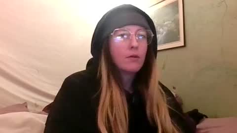 Candi online show from November 30, 2025, 1:20 am