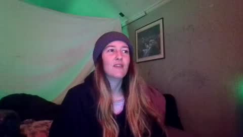 Candi online show from December 2, 2025, 9:32 pm