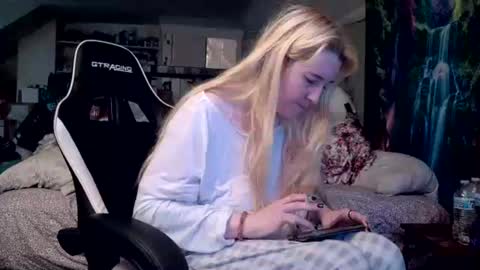 Candi online show from May 6, 2026, 10:37 pm