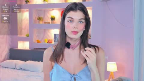 Snapshot of candy_flo chatting on November 4, 2025, 7:07 am Flora online show from November 4, 2025, 7:07 am