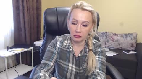 candy_hellenx online show from February 4, 2026, 10:21 am
