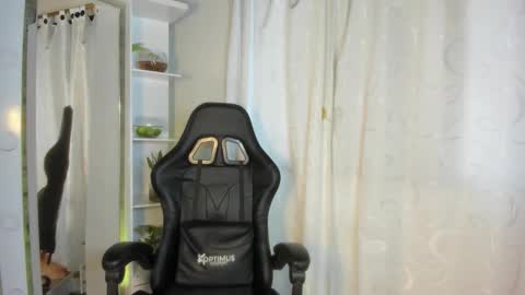 Snapshot of candy_hes chatting on September 18, 2025, 9:39 pm Nickol online show from September 18, 2025, 9:39 pm