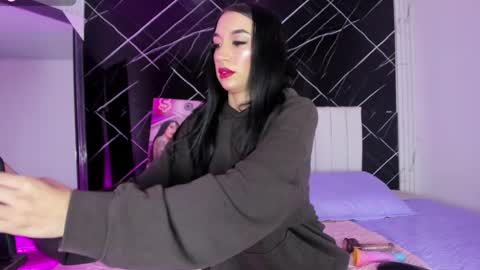 Leila  online show from September 19, 2025, 3:30 am