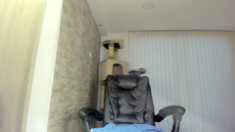 candy_queen81 online show from April 13, 2026, 11:05 am