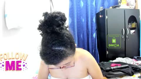 Snapshot of candy_val chatting on December 1, 2025, 6:40 am candy_val online show from December 1, 2025, 6:40 am