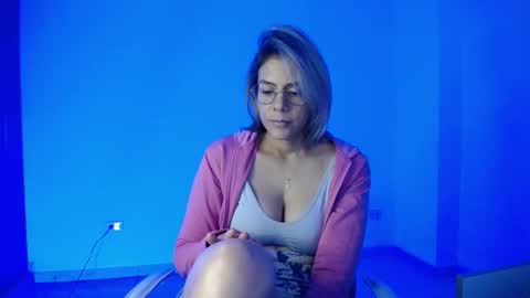 Candy Dowson online show from September 23, 2025, 10:40 am