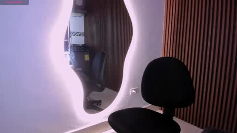 candyglow_ online show from May 27, 2026, 5:54 pm