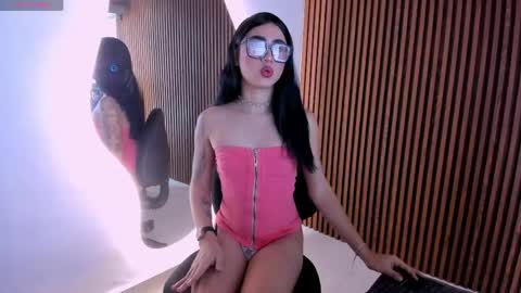 candyglow_ online show from June 4, 2026, 5:52 pm
