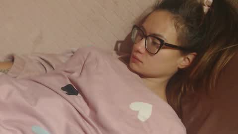 say meow and send tip  online show from November 15, 2025, 7:16 am