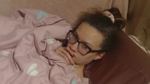 say meow and send tip  online show from December 17, 2025, 3:23 am