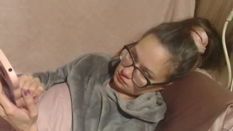 say meow and send tip  online show from December 22, 2025, 8:06 pm