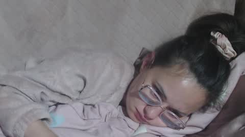 say meow and send tip  online show from April 7, 2026, 10:31 pm