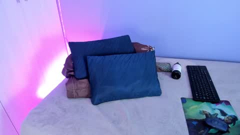 Snapshot of candyy_bella chatting on December 13, 2024, 1:22 pm Isabella online show from December 13, 2024, 1:22 pm