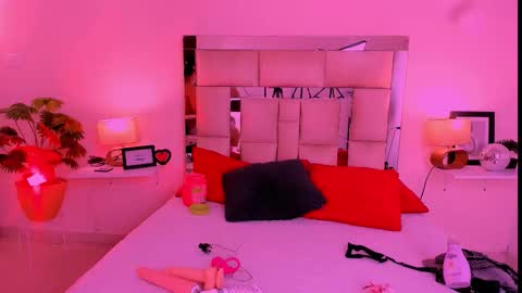 Snapshot of candyygirl_1 chatting on September 29, 2025, 7:08 pm Candy online show from September 29, 2025, 7:08 pm