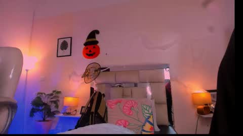 Snapshot of candyygirl_1 chatting on November 3, 2025, 6:53 pm Candy online show from November 3, 2025, 6:53 pm