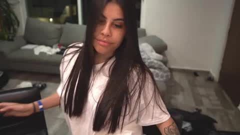 Snapshot of capriciousqueen chatting on September 15, 2025, 2:00 am Miyah online show from September 15, 2025, 2:00 am