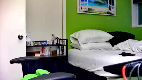 capricorne1965 online show from February 14, 2026, 1:46 am