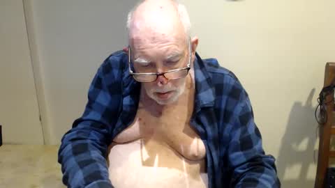 Snapshot of capt5105 chatting on May 18, 2026, 11:32 pm capt5105 online show from May 18, 2026, 11:32 pm