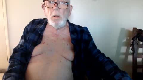 Snapshot of capt5105 chatting on June 10, 2026, 11:35 pm capt5105 online show from June 10, 2026, 11:35 pm