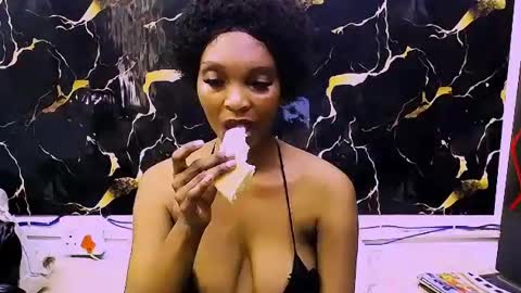 caramelminxx_ online show from June 12, 2026, 9:19 am