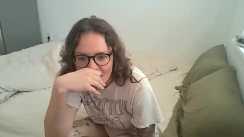 Snapshot of caraviolet chatting on May 20, 2026, 6:03 pm caraviolet online show from May 20, 2026, 6:03 pm