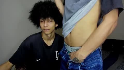 Snapshot of cardrey05 chatting on November 11, 2025, 8:42 pm Carlos and Cristian online show from November 11, 2025, 8:42 pm