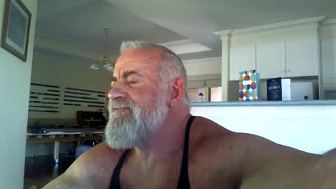 C A Rey online show from November 12, 2025, 2:34 am