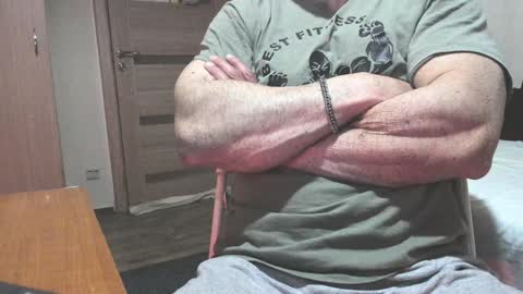 Snapshot of carin_the_body chatting on January 6, 2025, 9:41 am Laz online show from January 6, 2025, 9:41 am