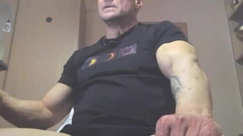 Snapshot of carin_the_body chatting on April 7, 2026, 1:55 pm Laz online show from April 7, 2026, 1:55 pm